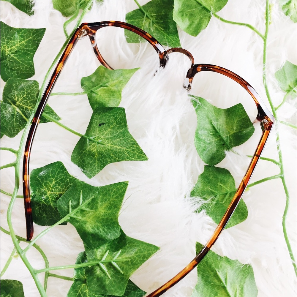 [[Tortoise Glasses]] Clear Non-Prescription - Picture 6 of 8